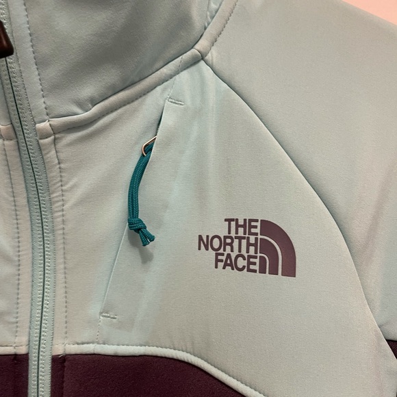 North Face zipped up jacket - Picture 5 of 7